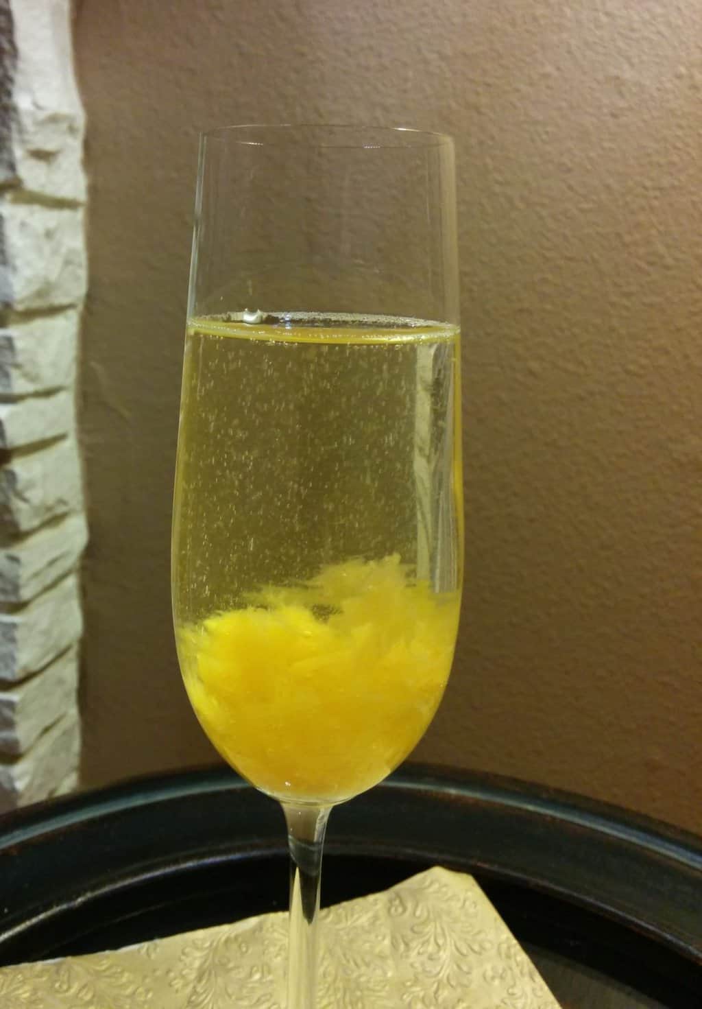 Cocktail de champagne à la pêche Recettes24